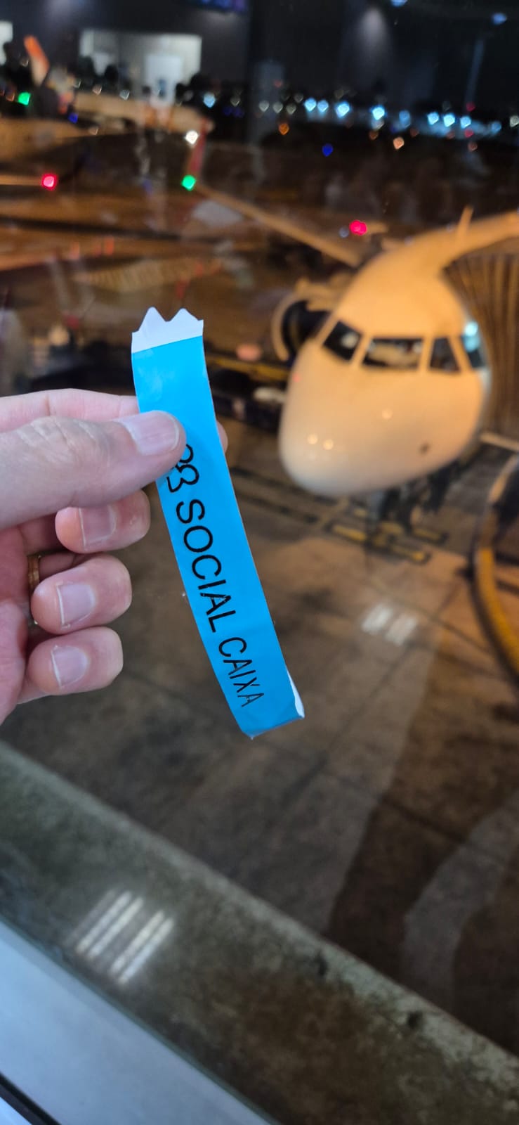 Pulseira de identificação da SocialCaixa levada em uma viagem até o encontro