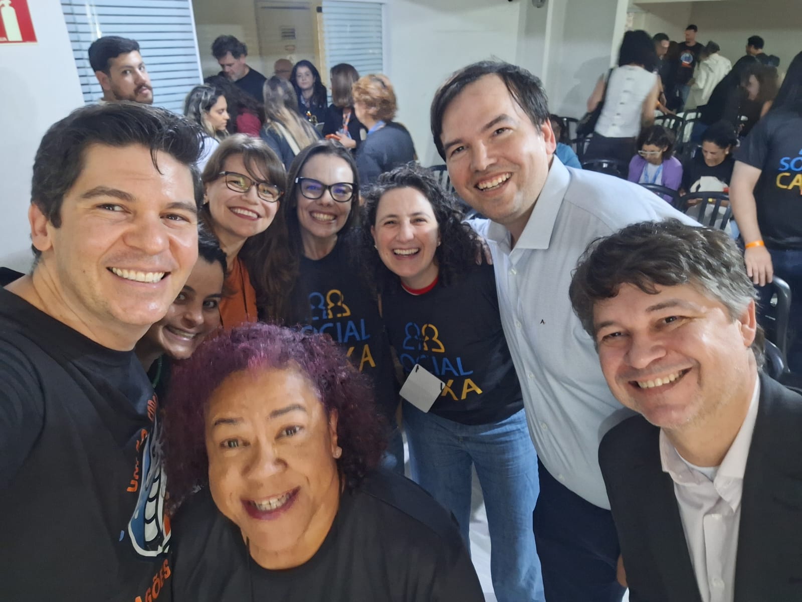 Selfie em grupo com colegas da SocialCaixa durante um encontro